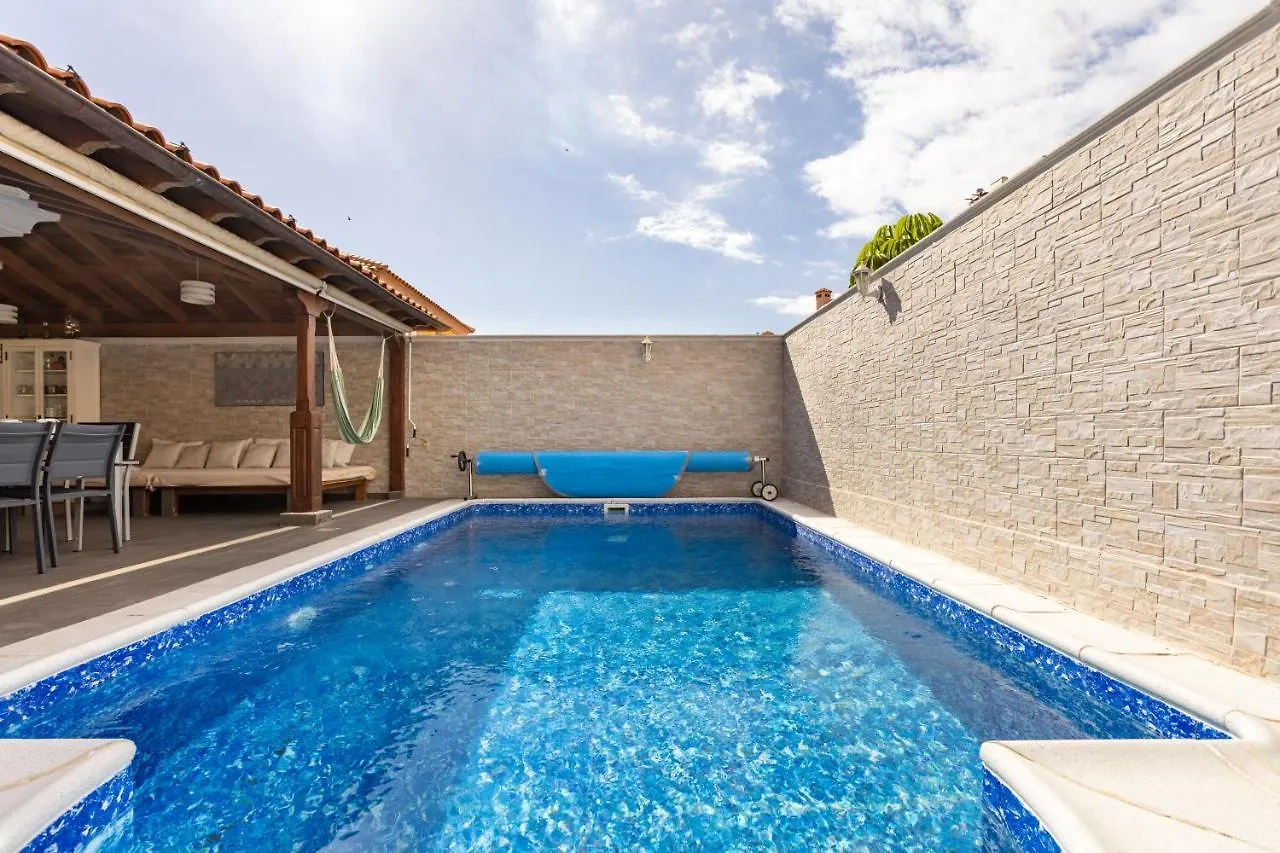 Luxury Villa With Private Pool With Aircon,Playa Del Duque Costa Adeje  0*, Costa Adeje (Tenerife) Spanien